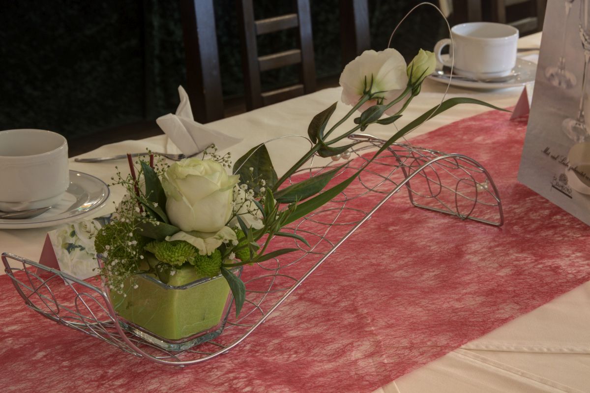 Ausschnitt vom Tafelschmuck